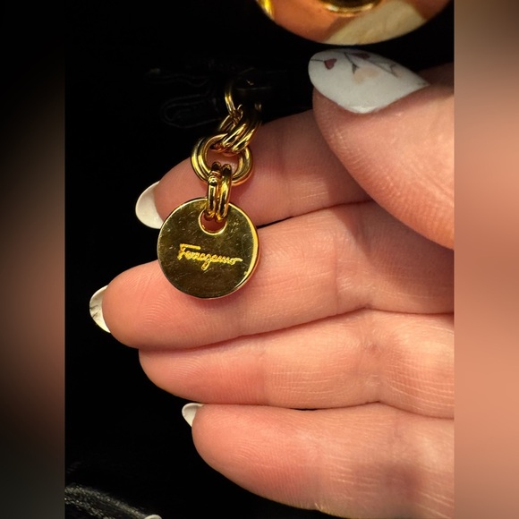 NWOT Vintage Salvatore Ferragamo Vara Ribbon Tote in Smooth Leather - Picture 14 of 16